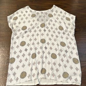 SOLD 
 Outlet blouse sleeveless